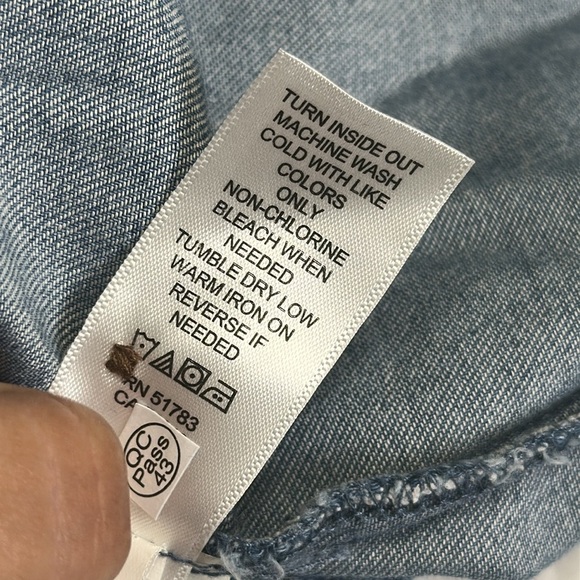 Maurices Plus Size Women’s 3X Chambray Sleeveless Button Down Top NWT Casual - Picture 8 of 8